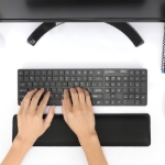 Imagen de *Descansa munecas para teclado 44.5 x 10 cm, antiderrapante, memory foam